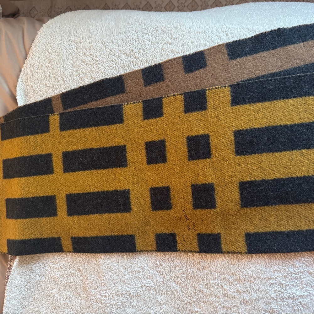 Burberry Mega Check scarf